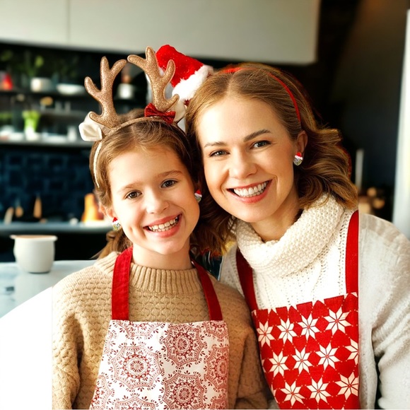 GRINCH EARRINGS! GRINGH EARRINGS W/SPARKLING ZIRCONS & STERLING SILVER POST! - Picture 6 of 14